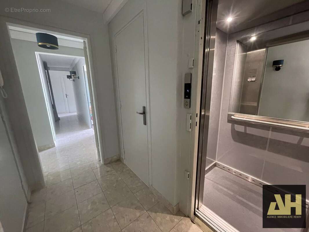 Exclusivité – appartement d'exception - vue mer panoramique - ascenseur privatif - 5 chambres - parkings - photo 11