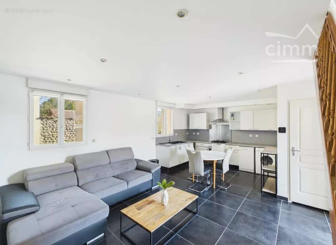 Appartement à SILLANS