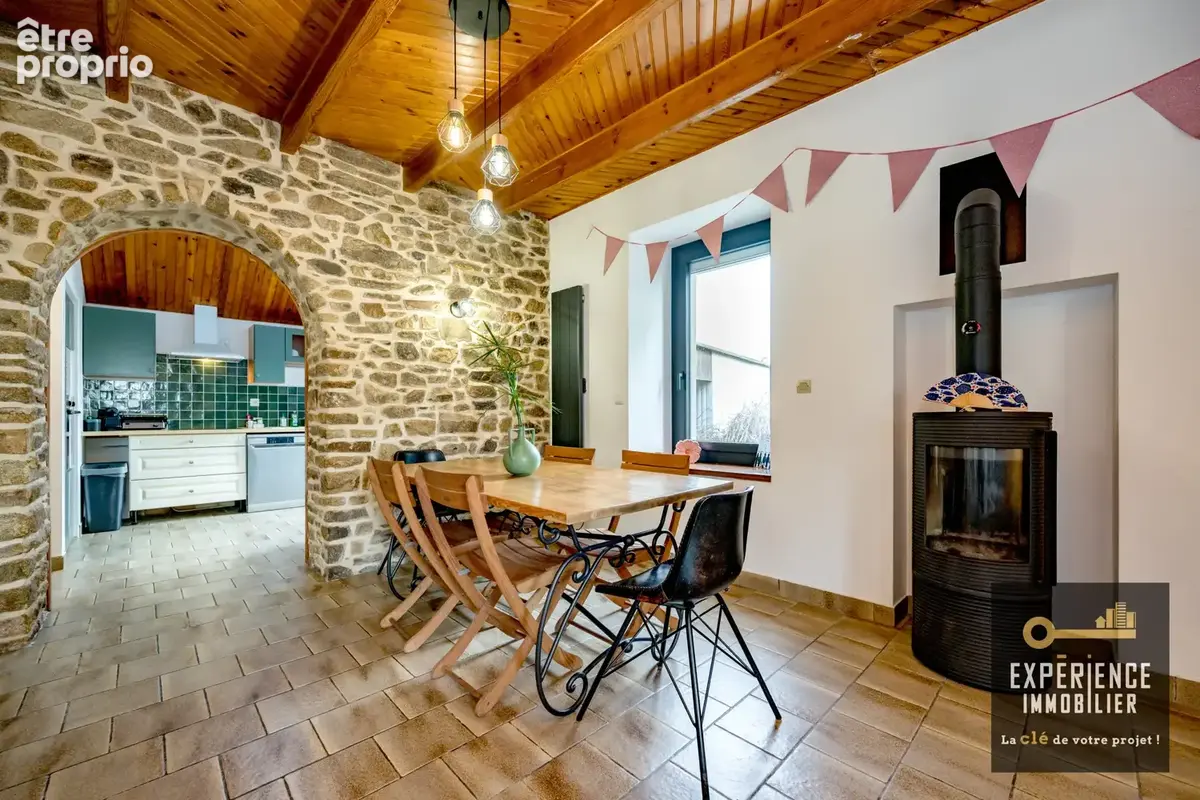Maison en pierre avec ses dependances - photo 8
