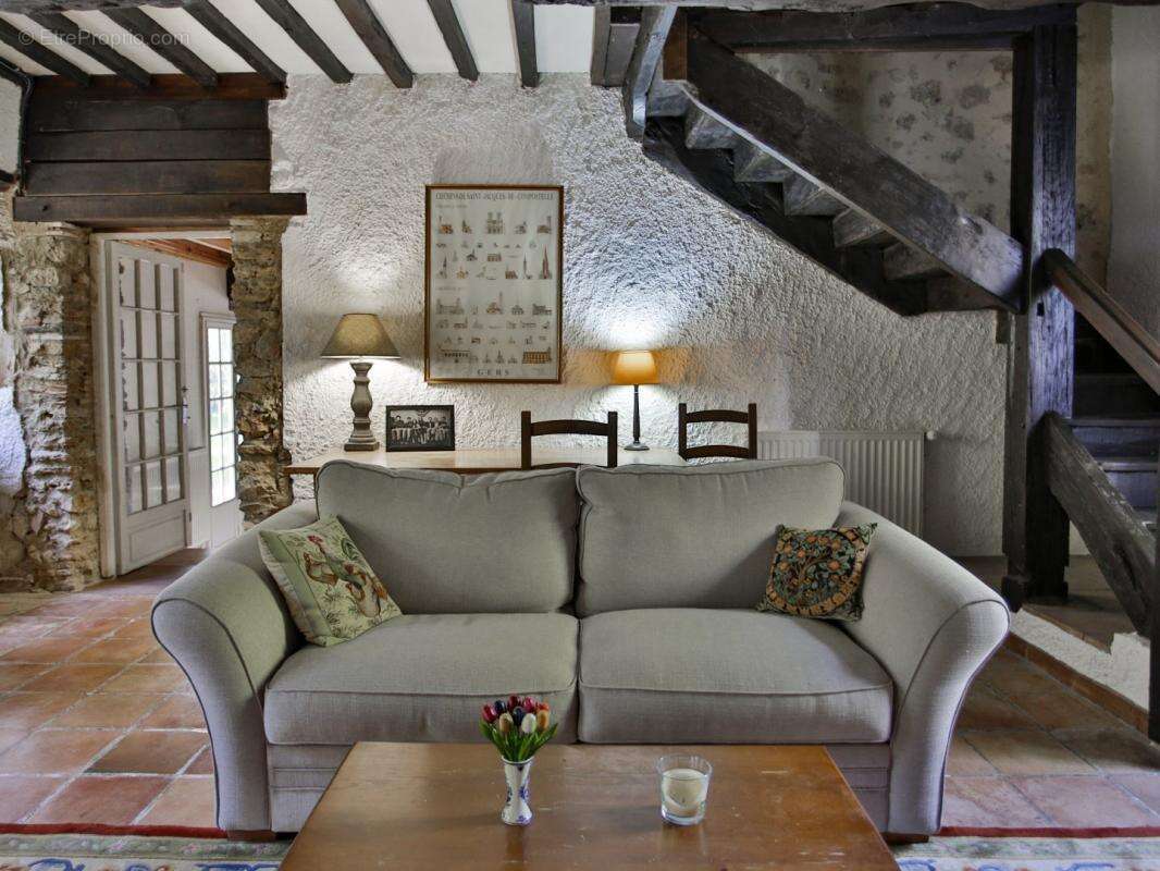 Maison à VIC-FEZENSAC