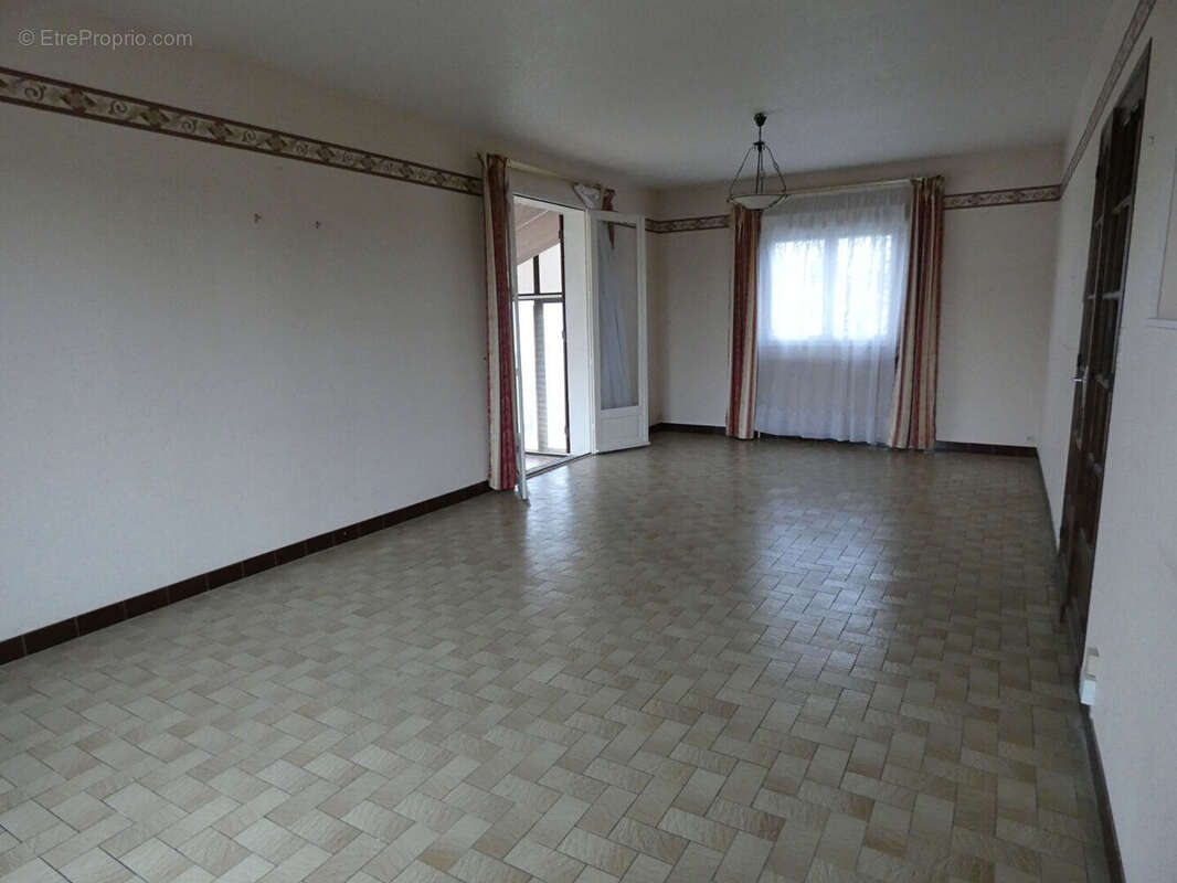 Maison à SAINT-DOULCHARD