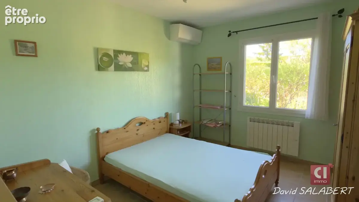 Garéoult -Villa à vendre de plain-pied avec piscine, studio et double garage - photo 12