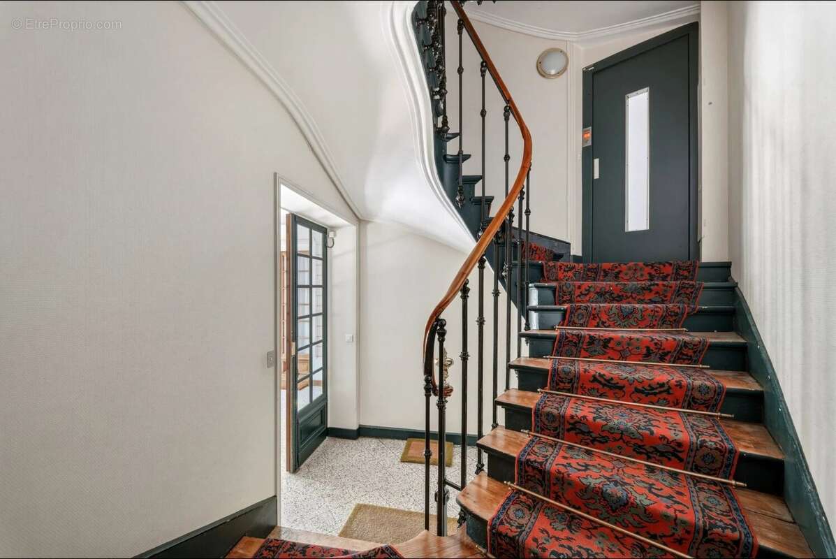 Appartement à PARIS-17E