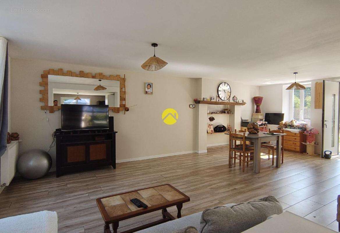 Maison 104 m² à Le Bourg-D'hem  - photo 2