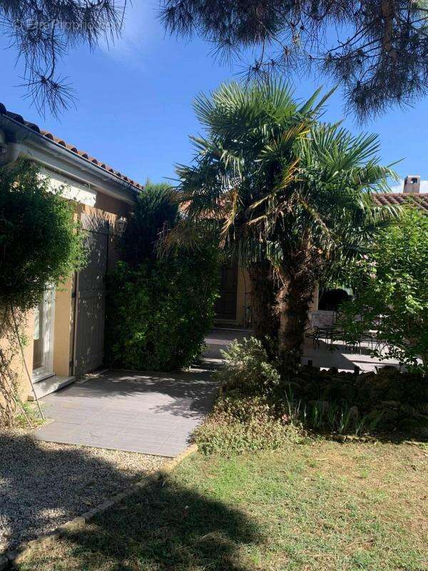 Maison à VEAUCHETTE