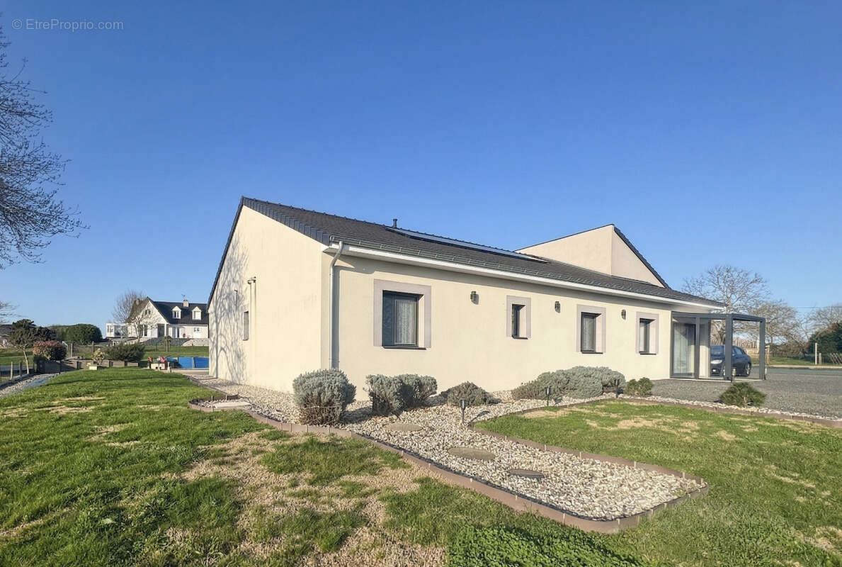 Maison à LA MOTTE-SAINT-JEAN