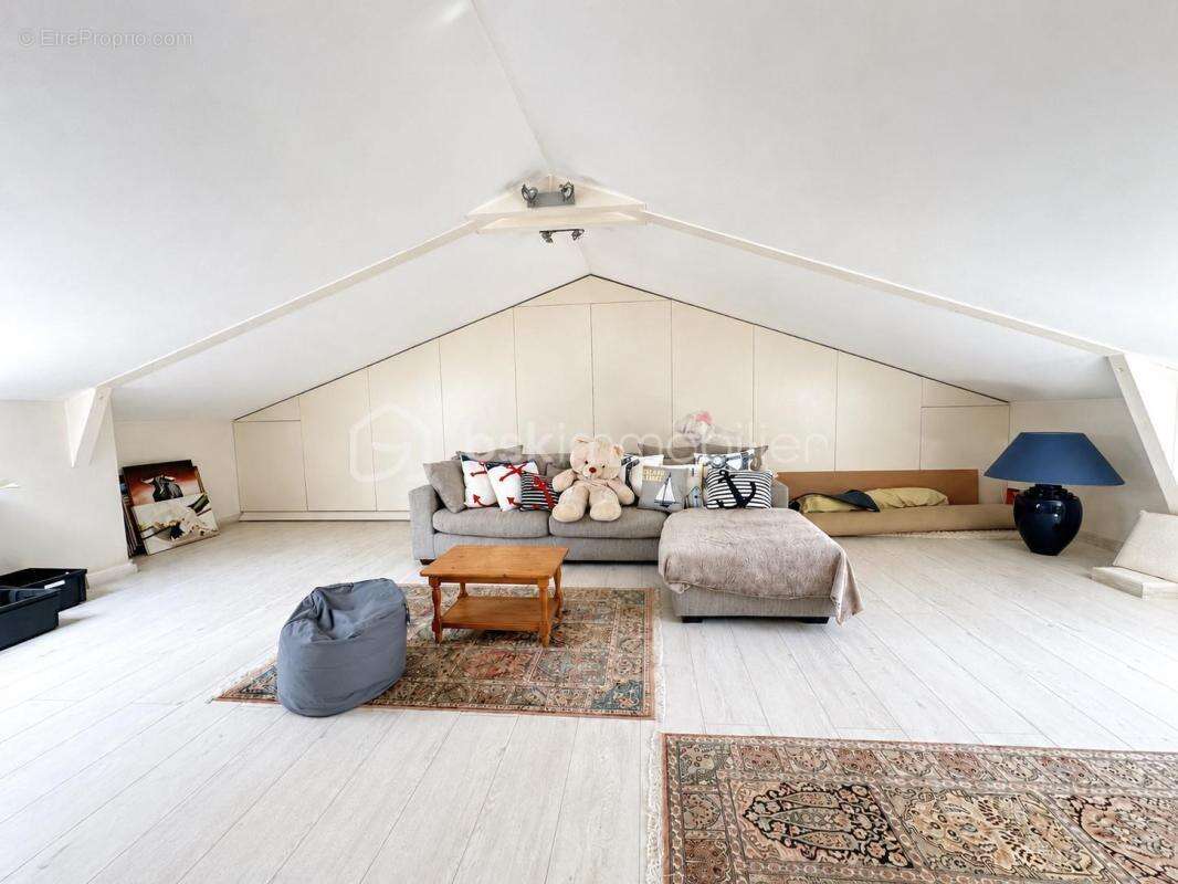 Valras-Plage – Superbe maison T6 de 190 m² avec piscine chauffée et garage sur terrain de 278 m2 - photo 18