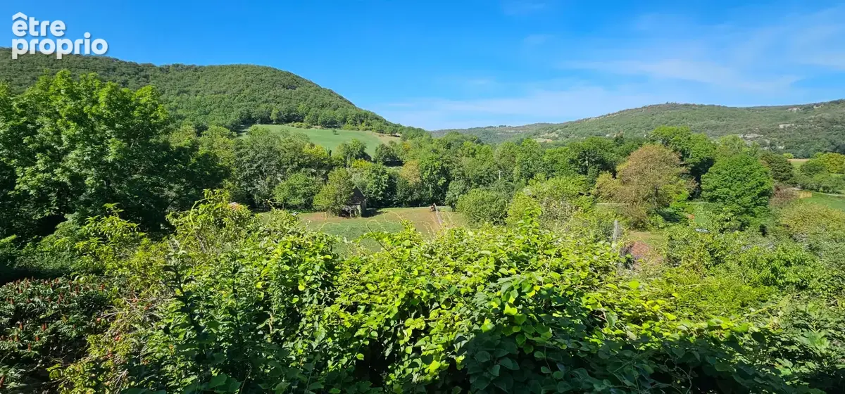 Grande maison dans le bourg sans vis à vis, avec terrain et dépendances - photo 25