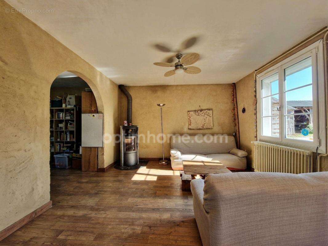 Maison à vendre - 3 pièces sur magnifique terrain arboré de 8900 m² - Esves le Moutier (37) - photo 4