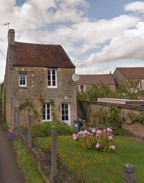 Maison à COURCY