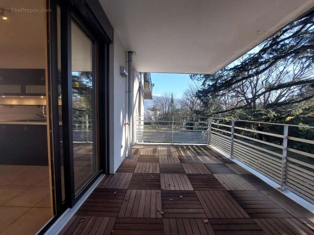   - Appartement à MEYLAN