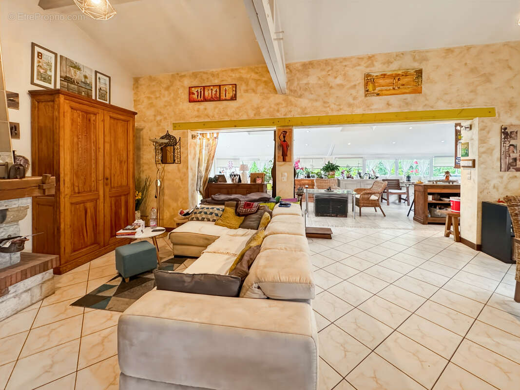 Maison à PAREMPUYRE