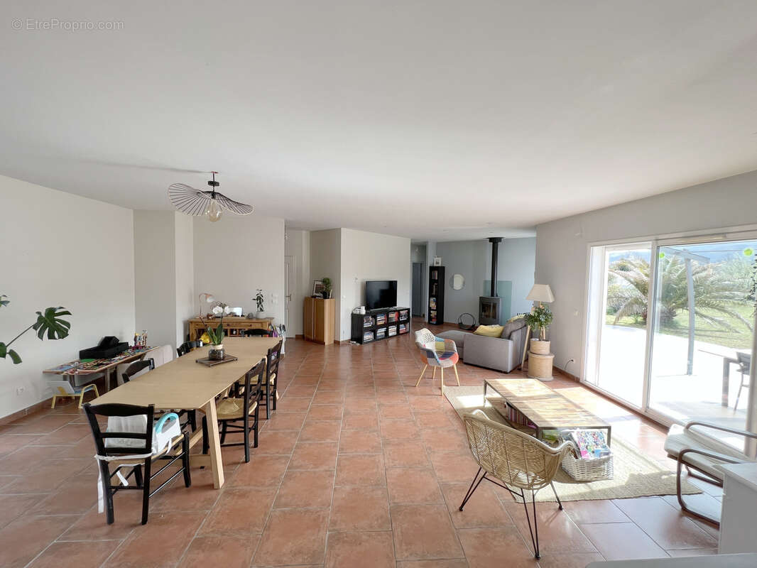 Belle villa avec piscine au calme - photo 18