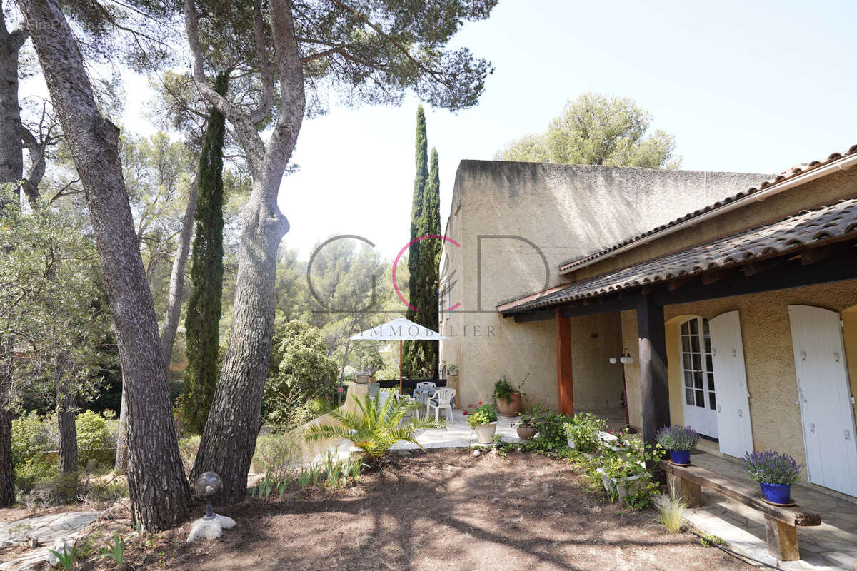 Maison à VENTABREN