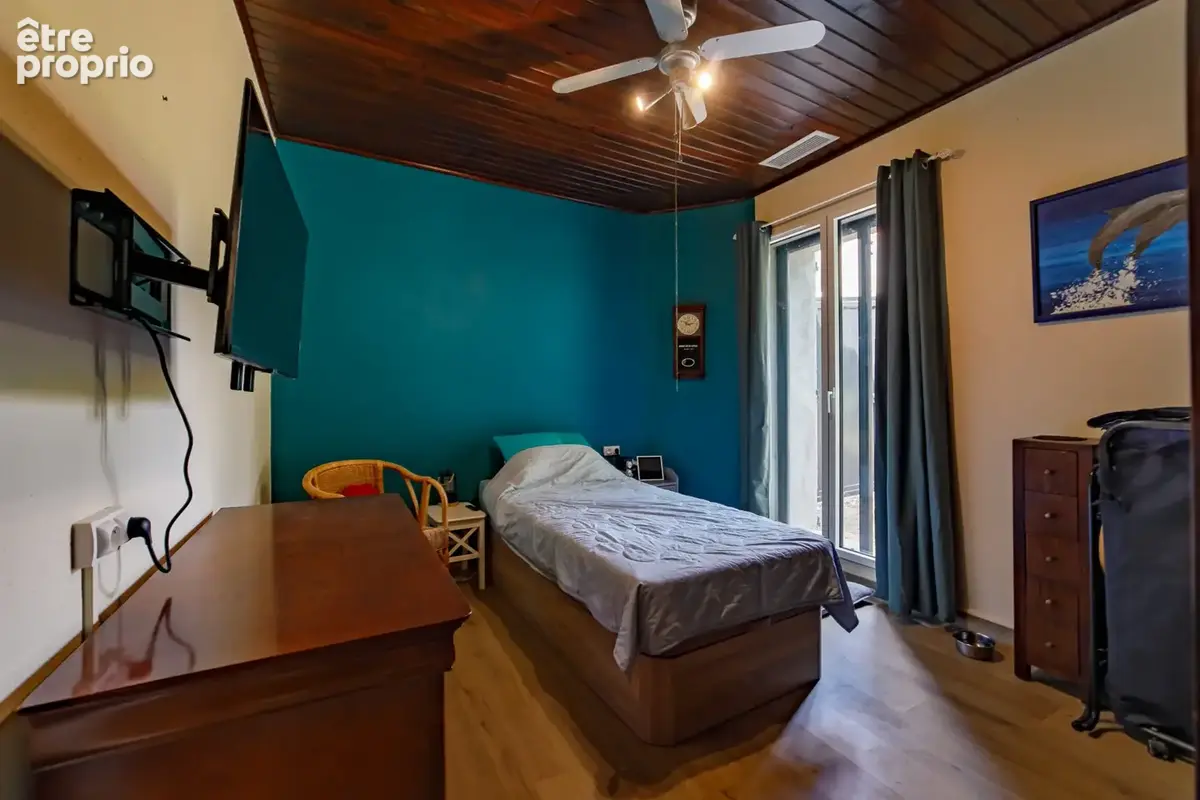 Mas rénové avec terrasse - jardin, garage et studio indépendant - 427000 euros - photo 9