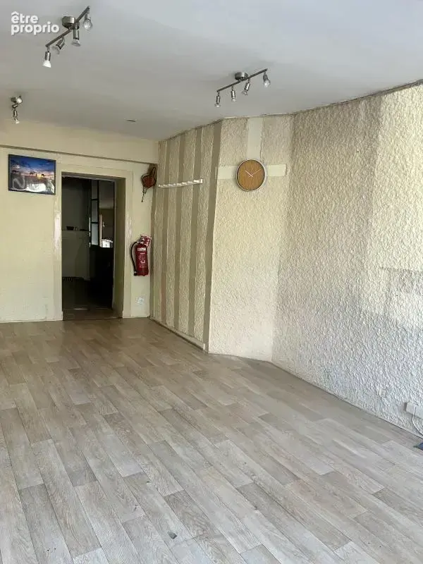 Spécial investissement : Immeuble mixte à fort potentiel de rentabilité au centre de Romorantin - photo 2