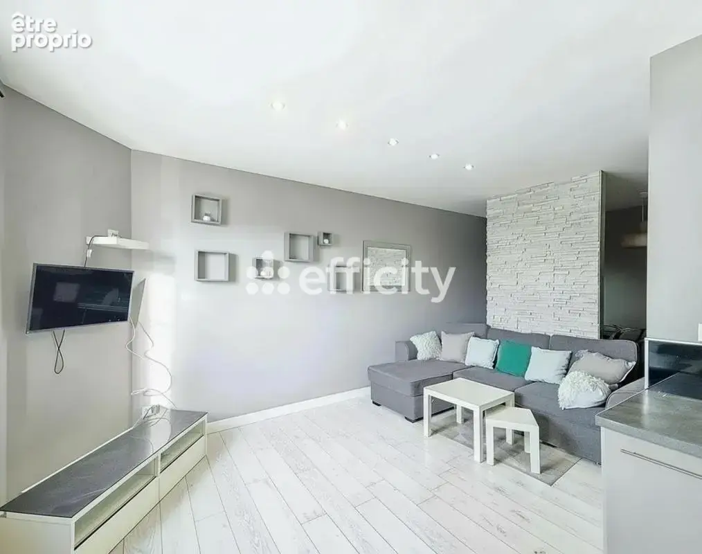 Appartement à NAZELLES-NEGRON