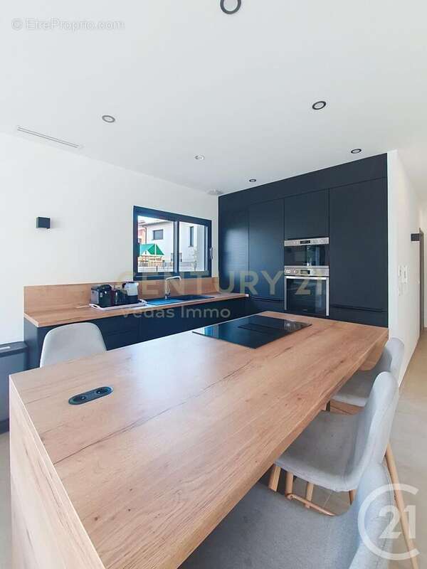 Maison à SAINT-BRES