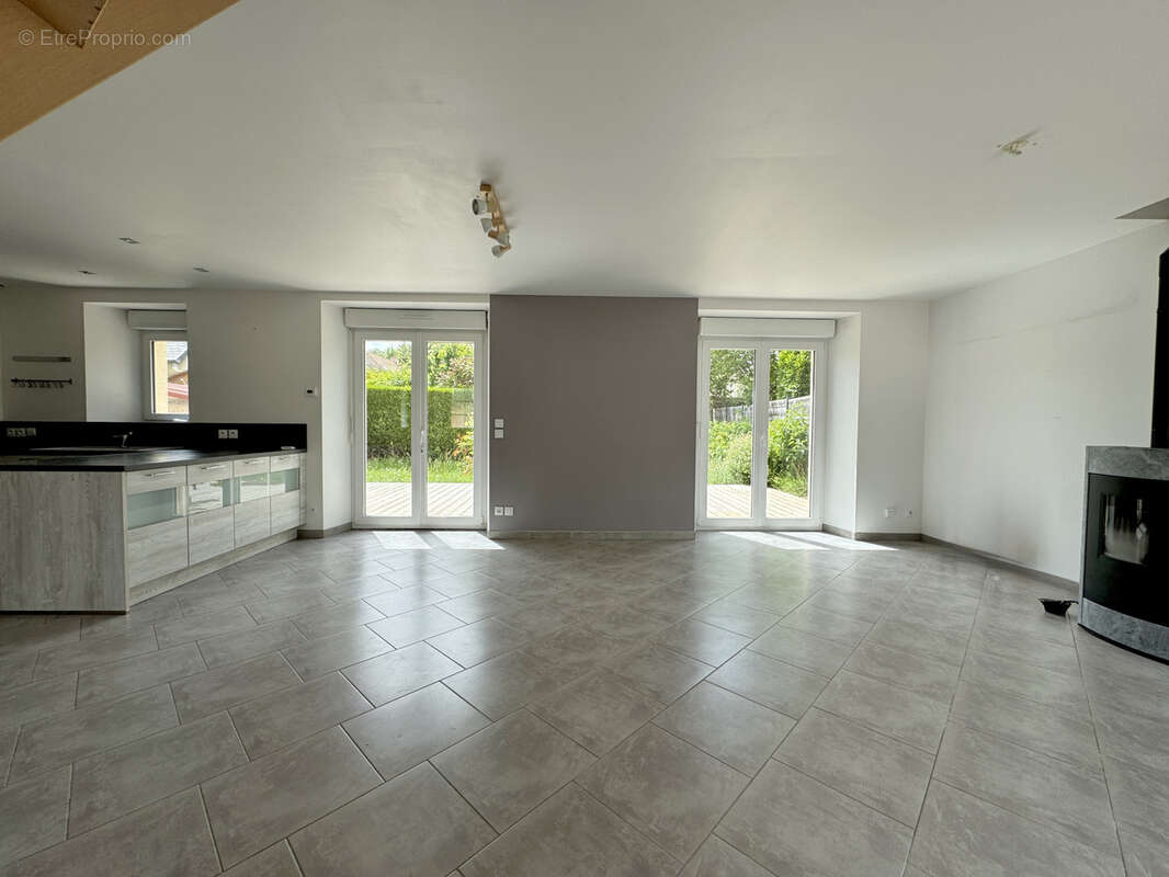 Maison en pierre familiale - quartier calme - photo 21