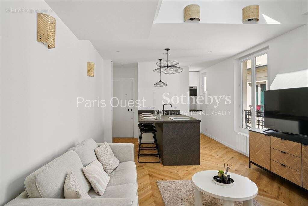 Appartement à PARIS-16E