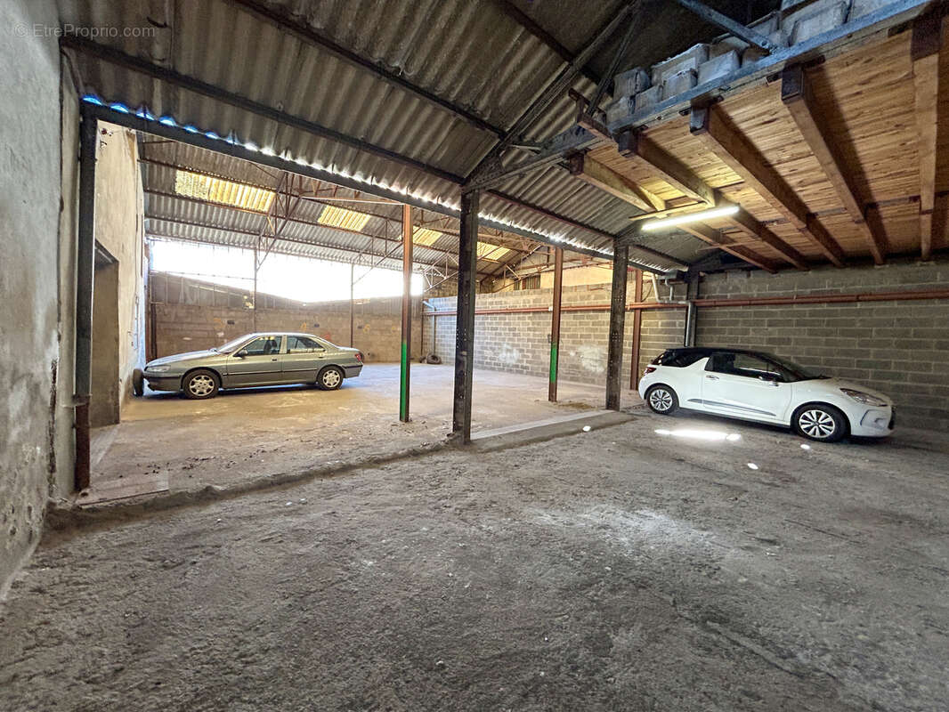 Parking à COMMENTRY