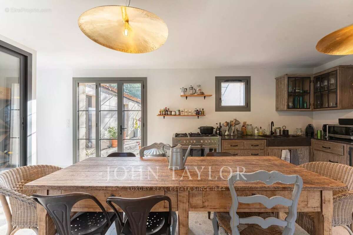 Maison à VAUVENARGUES