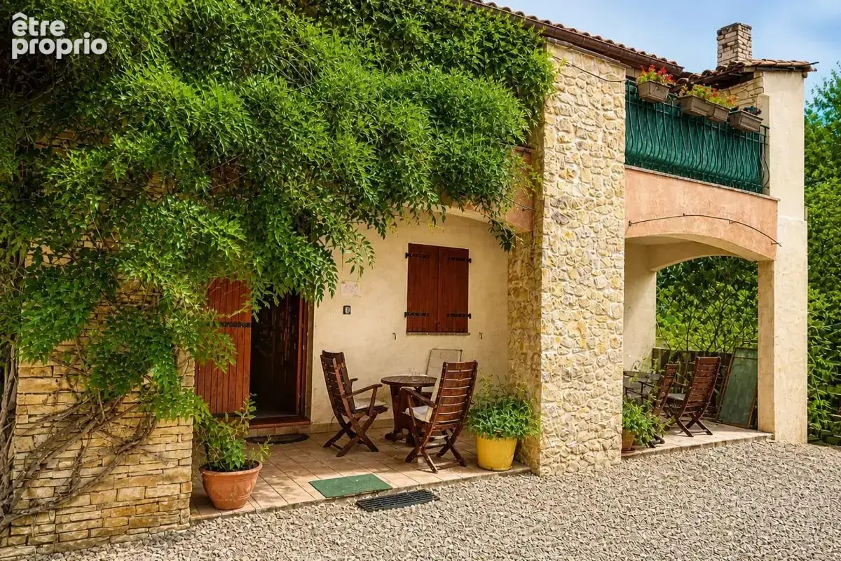 Maison de 7 pièces d'environ 196 m² à Esparron-de-Verdon - photo 4