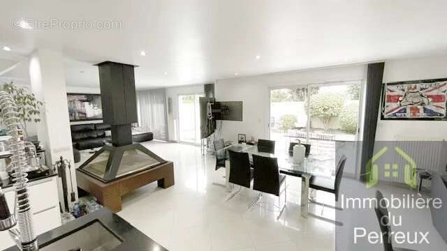 Maison familiale de 160 m2 ha avec piscine chauffée et sous- - photo 5