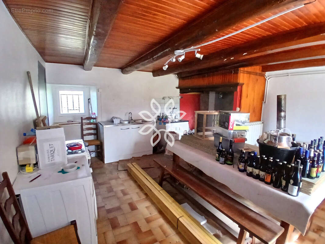 Maison avec dépendances et terrain à Javaugues - photo 6