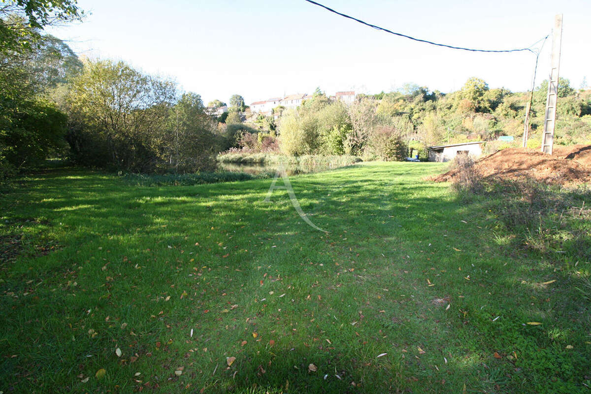 Terrain à LIGUGE