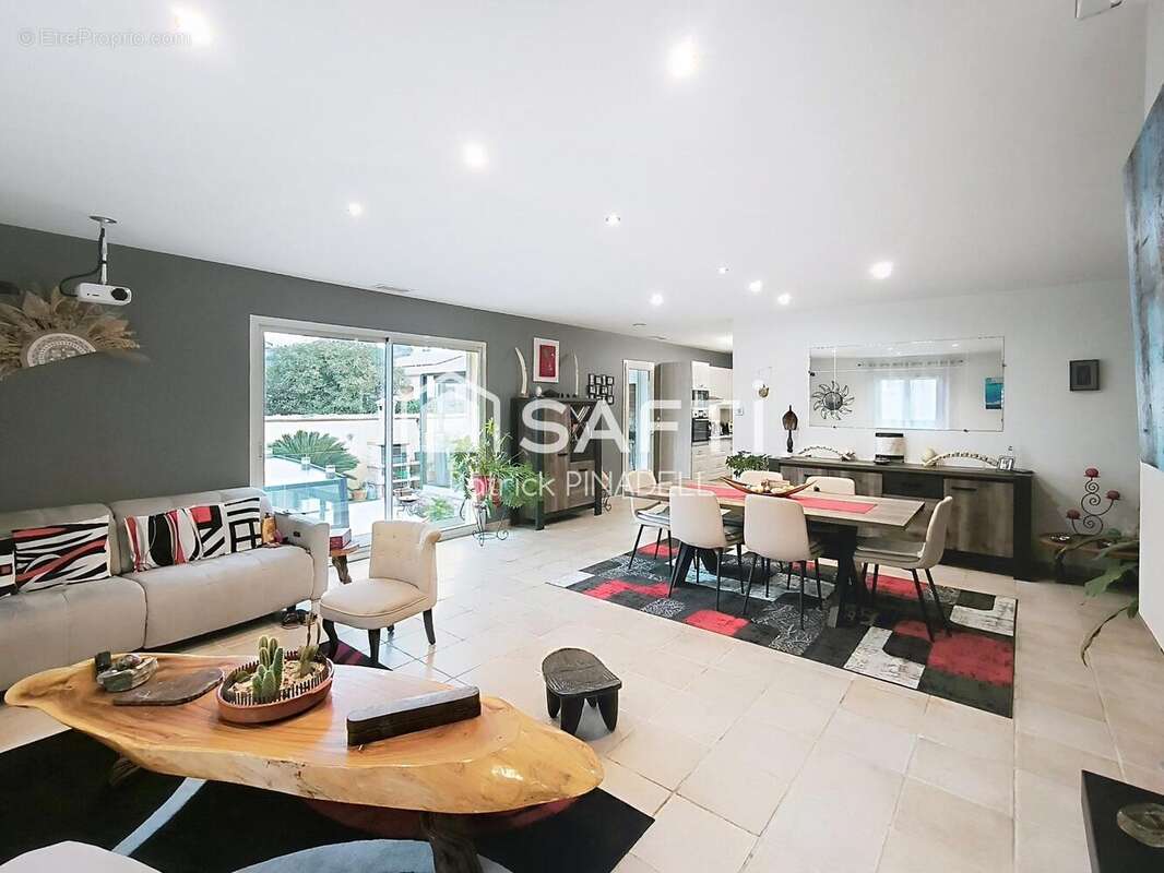 Maison 135 m² à Latour-De-France  - photo 4