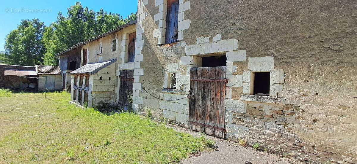 Maison à LENCLOITRE