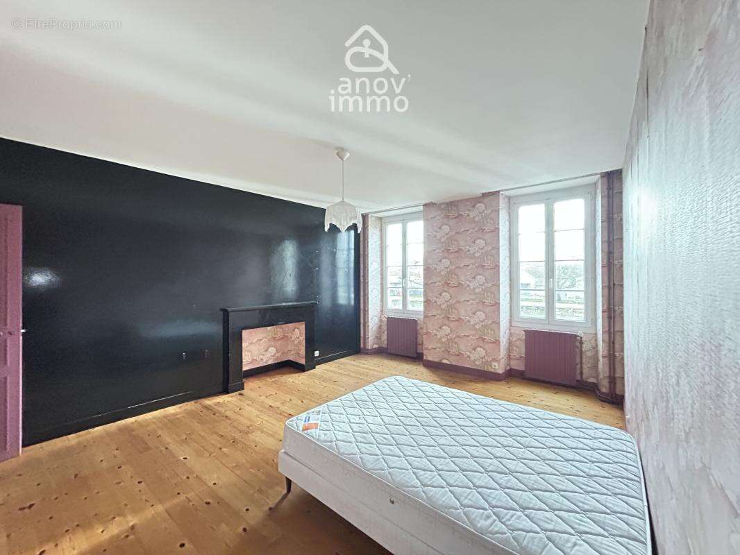 Jarnac centre, a vendre grande maison de ville sur les bords - photo 10
