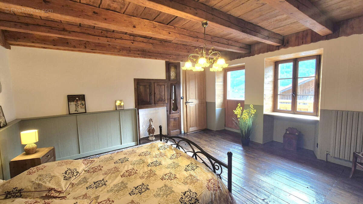 Maison 300 m² à Bonneville  - photo 8