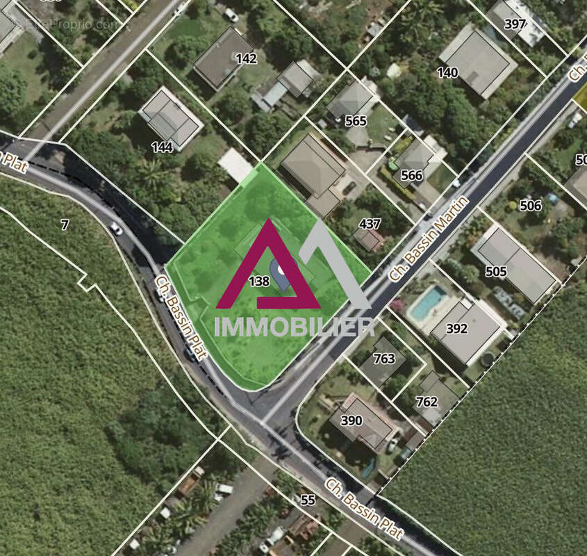 Terrain à SAINT-PIERRE