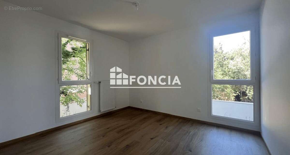 Appartement à MEYZIEU
