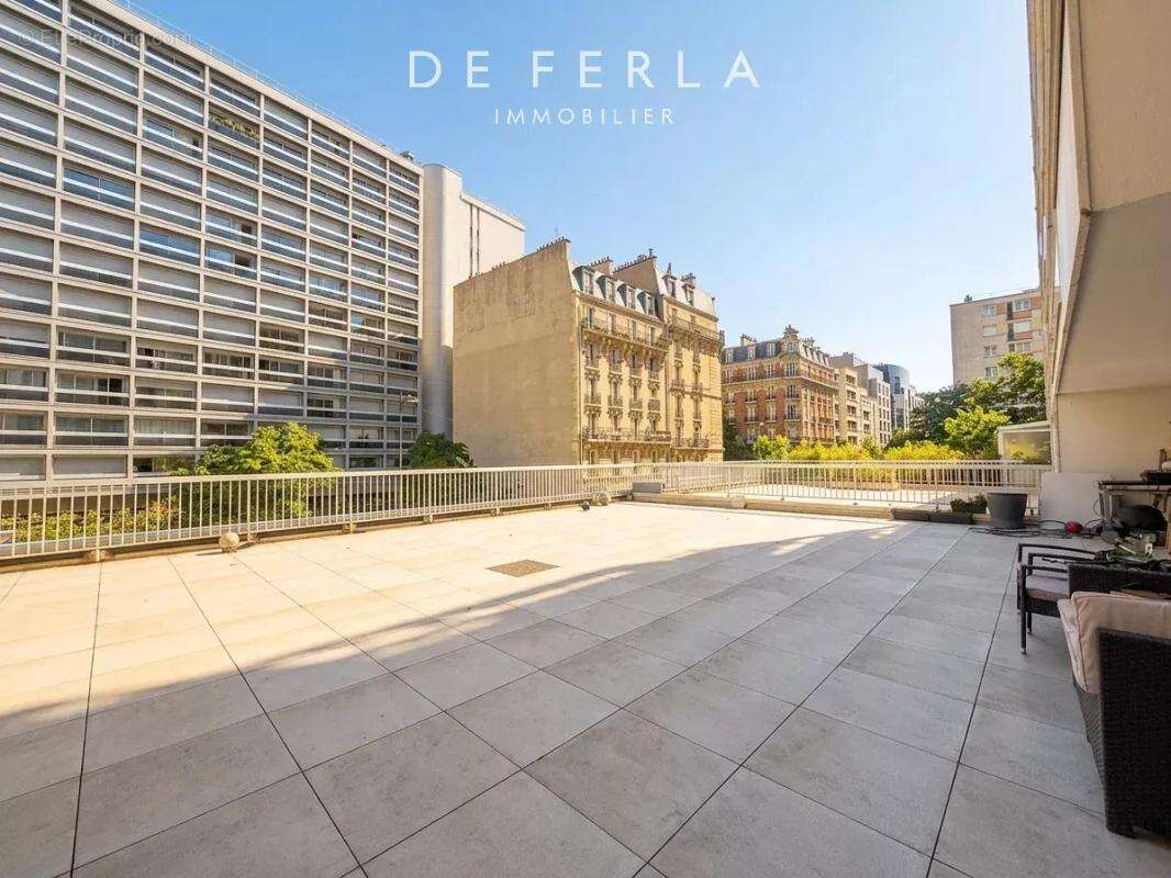 Appartement à PARIS-15E