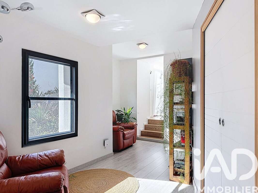 Maison 263 m² à Neuvicq  - photo 9