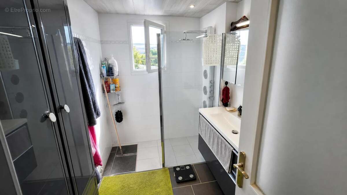 Maison de 6 pièces de 111 m² à Moulins-la-Marche - photo 8