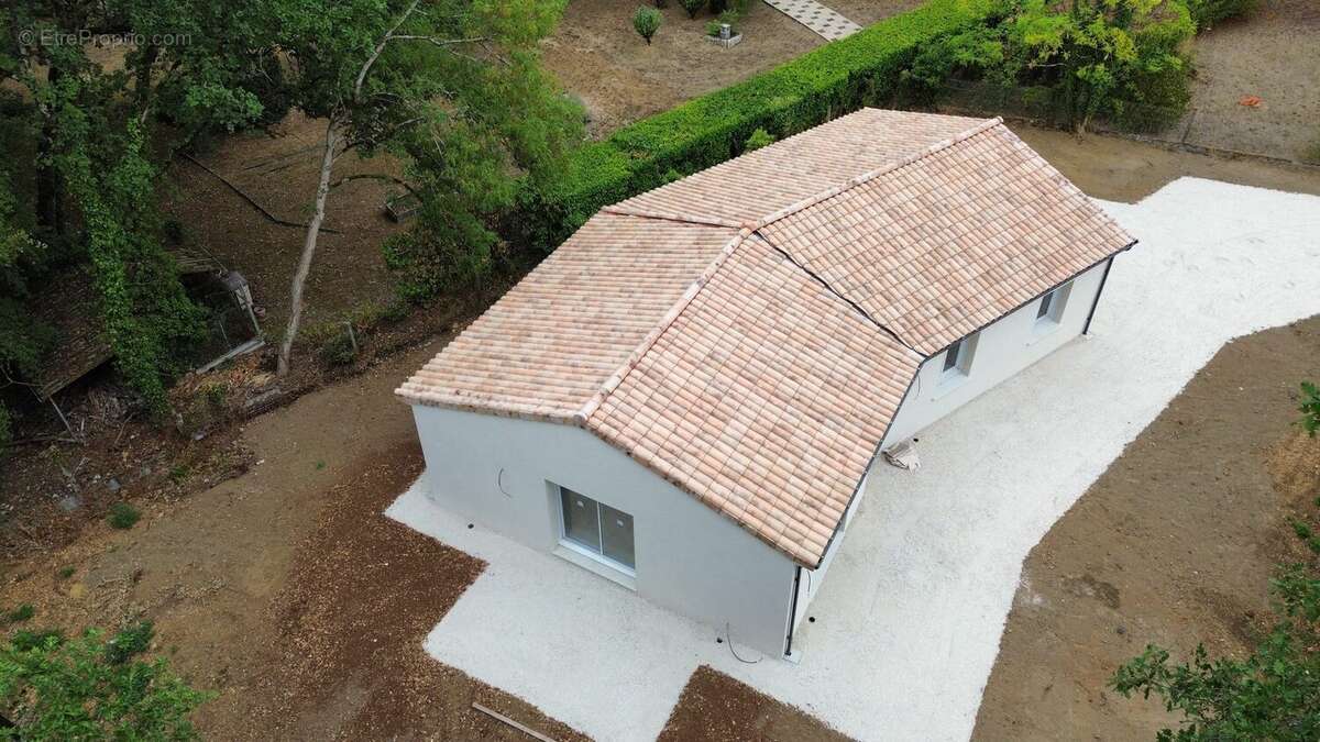Maison 106 m² à Puymoyen  - photo 2