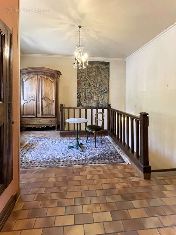 Maison spacieuse avec local commercial loué sur grande parcelle - photo 12