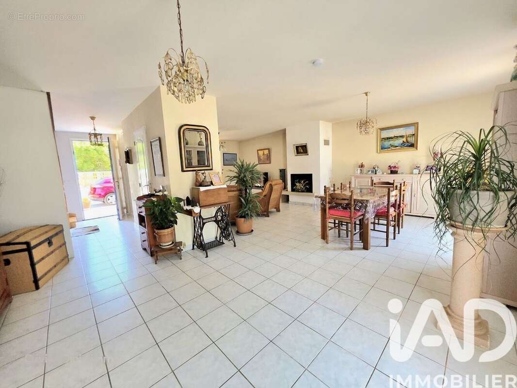 Maison 135 m² à Thezan-Des-Corbieres  - photo 7