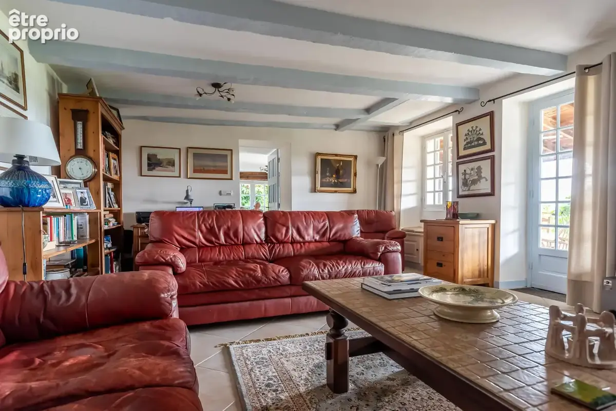 Maison de campagne avec piscine, atelier de poterie, dépendances et garage - photo 19