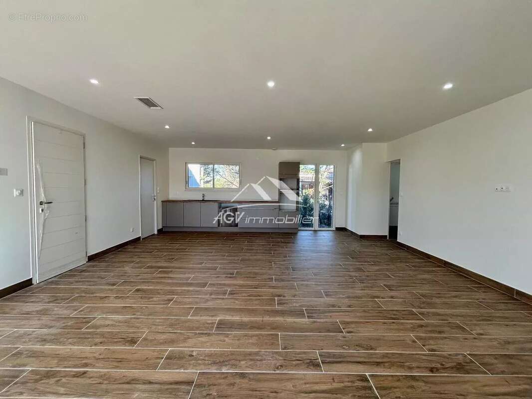 Maison à SAINT-MARTIN-DE-VALGALGUES