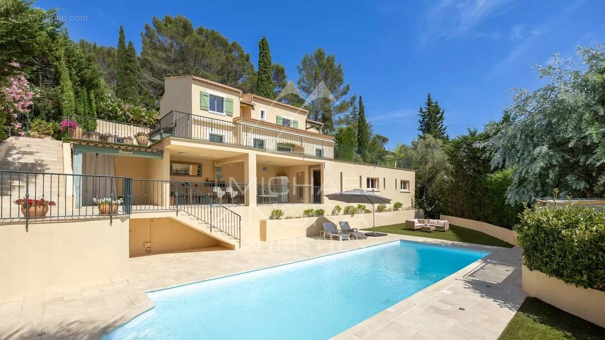 Maison à MANDELIEU-LA-NAPOULE
