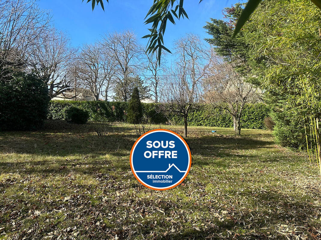 Terrain à GREZIEU-LA-VARENNE