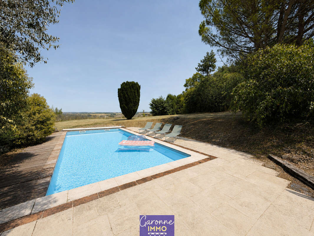 Maison en pierre rénovée avce piscine et vue imprenable - photo 3
