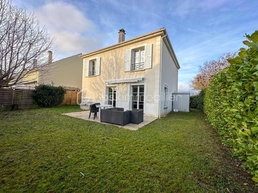 Maison à SAVIGNY-LE-TEMPLE