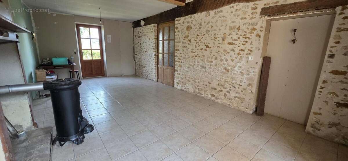 Maison à SAINT-CIVRAN