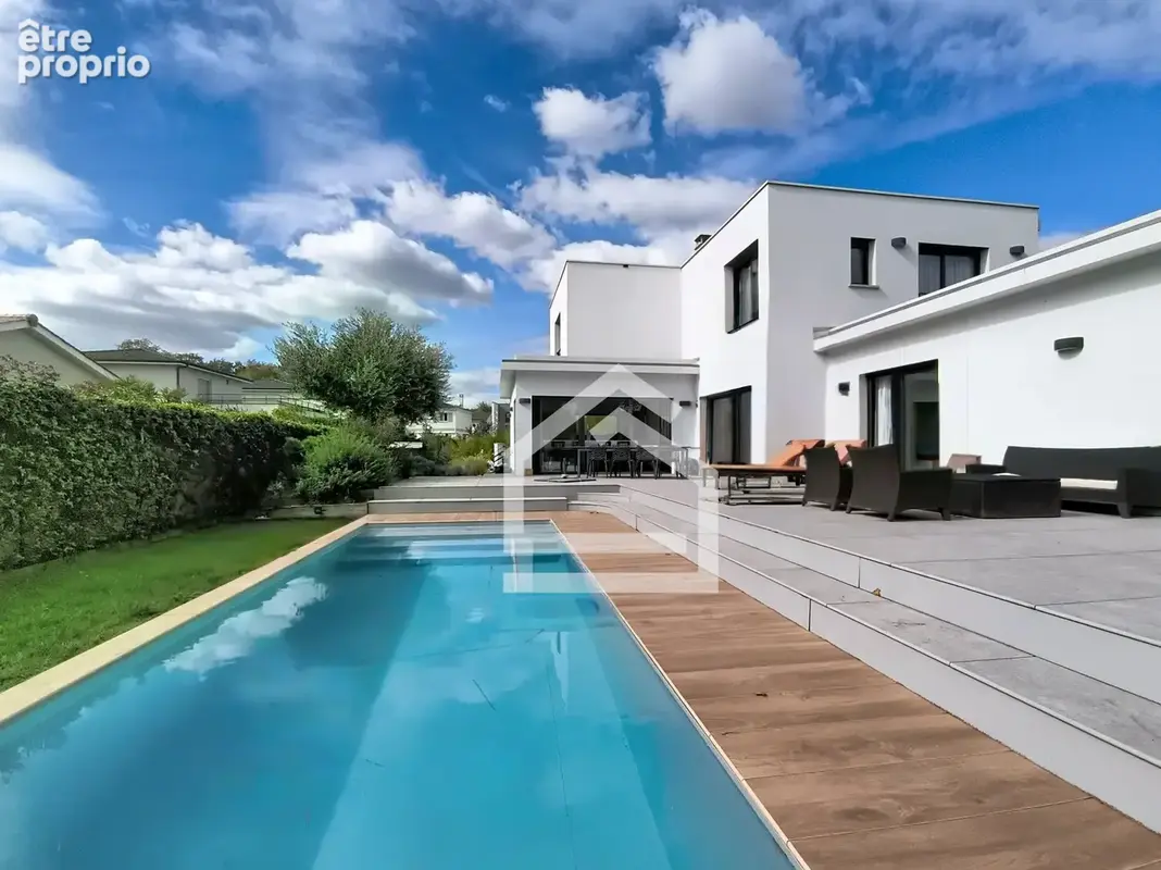 Le Haillan /  Propriété contemporaine de 260m2 aux volumes exceptionnels, piscine et intimité absolue - photo 2